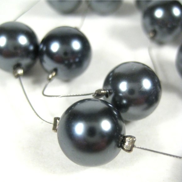 Carolee Imitation Gray Pearl Beaded Necklace 17 inch Silvertone Floating Station - Picture 4 of 8